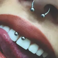Jak zrobić kolczyk smiley w domu bez ryzyka infekcji i bólu